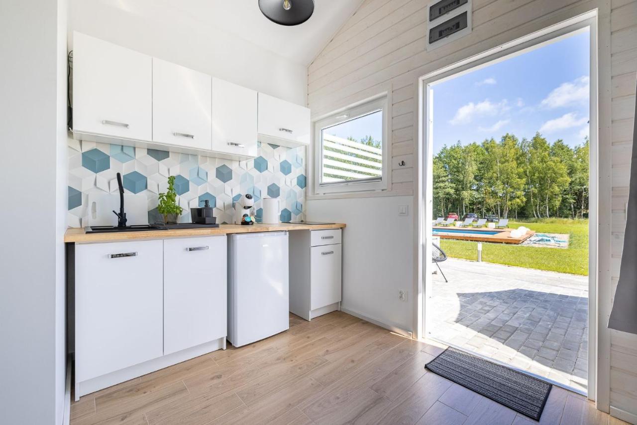 Lumi Resort Domki Letniskowe Z Podgrzewanym Basenem Ревал Екстериор снимка