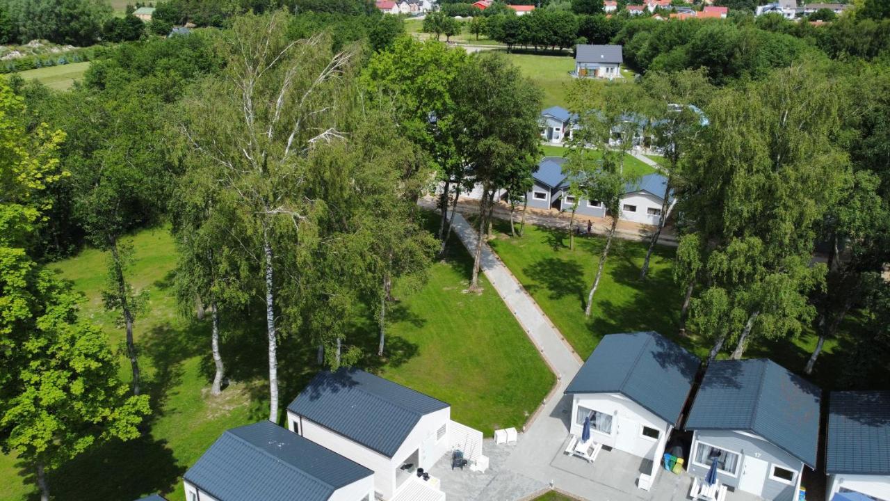 Lumi Resort Domki Letniskowe Z Podgrzewanym Basenem Ревал Екстериор снимка