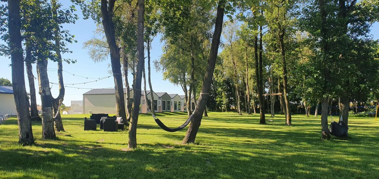 Lumi Resort Domki Letniskowe Z Podgrzewanym Basenem Ревал Екстериор снимка