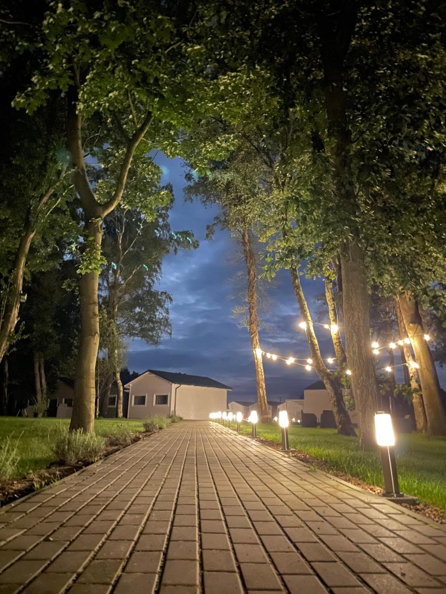 Lumi Resort Domki Letniskowe Z Podgrzewanym Basenem Ревал Екстериор снимка