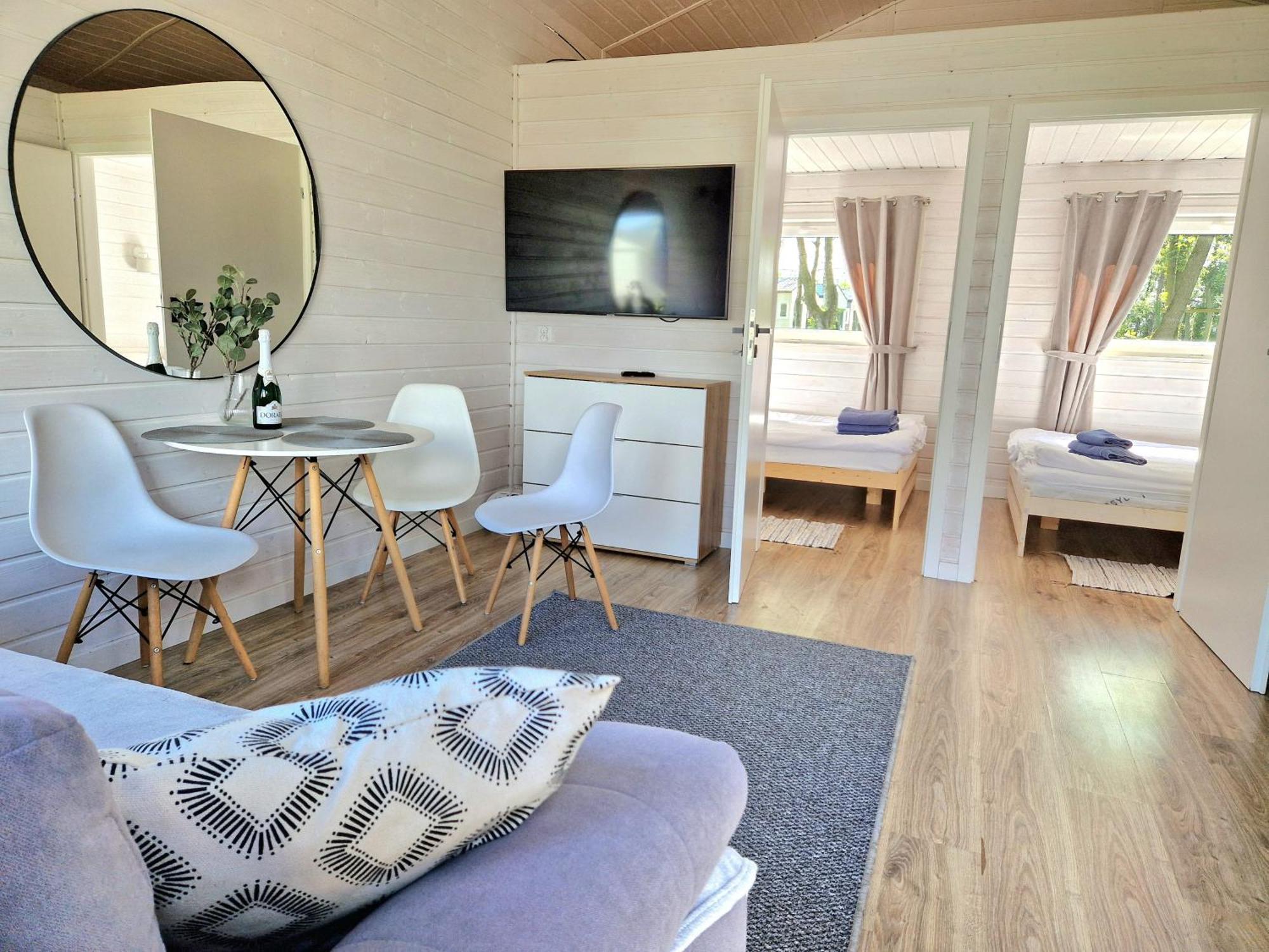 Lumi Resort Domki Letniskowe Z Podgrzewanym Basenem Ревал Екстериор снимка