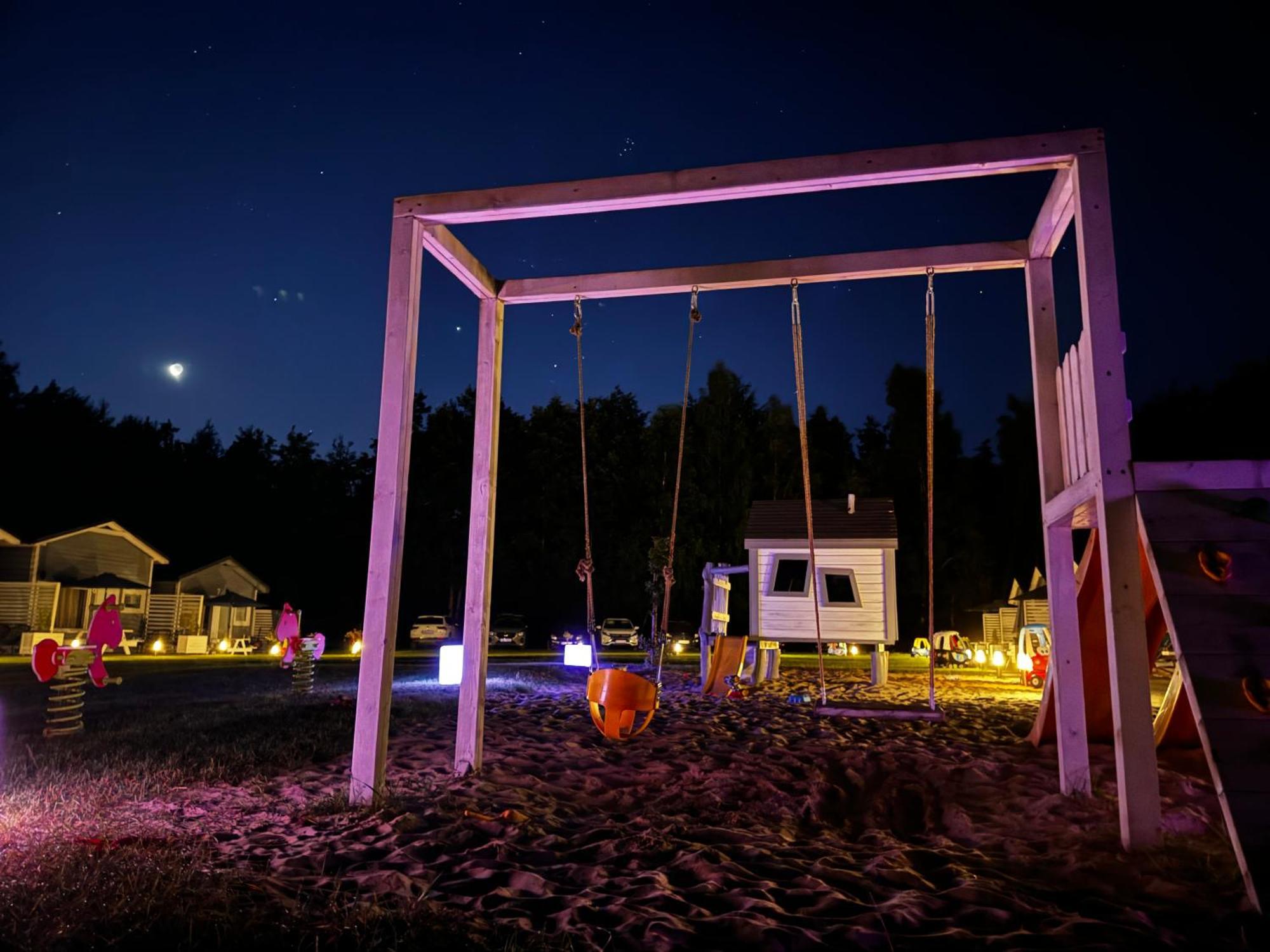 Lumi Resort Domki Letniskowe Z Podgrzewanym Basenem Ревал Екстериор снимка
